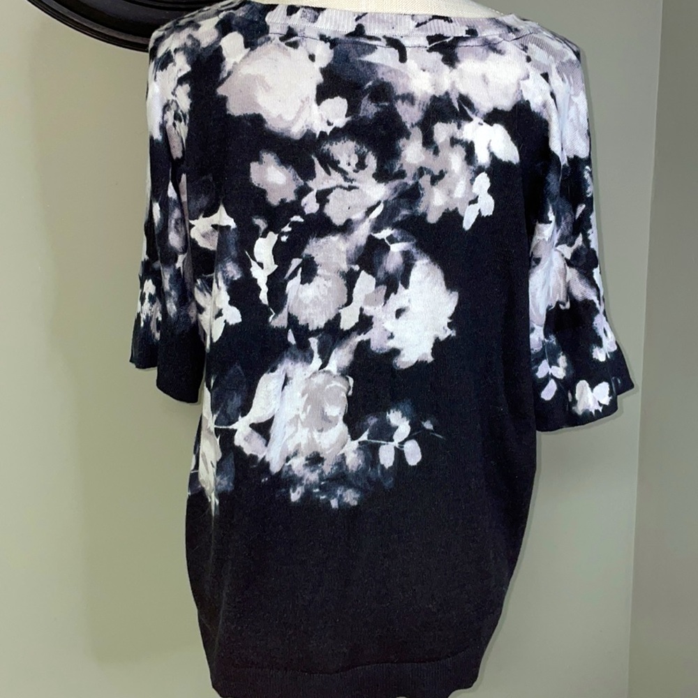 Vera Wang medium short sleeve sweater. Black and white, good used condition. - Picture 4 of 7